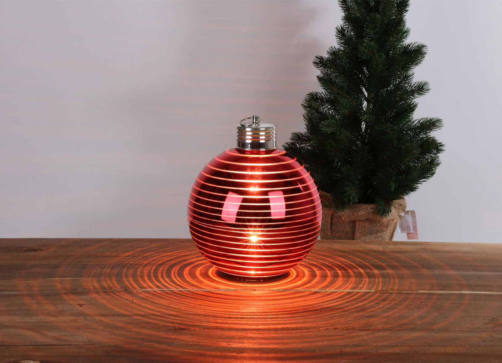 LED-Weihnachtskugel aus Glas 20cm Rot