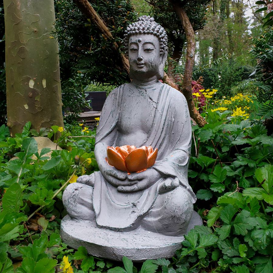 Sitzender Solar-Buddha mit LED-Blüte 40cm Warmweiß