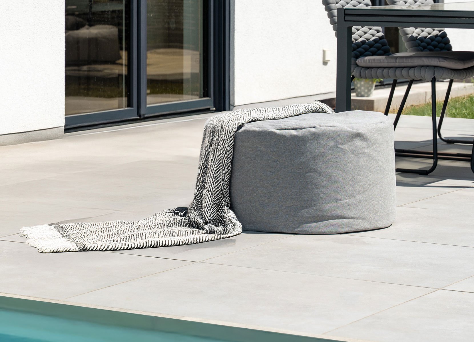 Home Deluxe CLOUD - XXL Outdoor Sitzsack mit Hocker Hellgrau Home Deluxe CLOUD - XXL Outdoor Sitzsack mit Hocker Hellgrau
