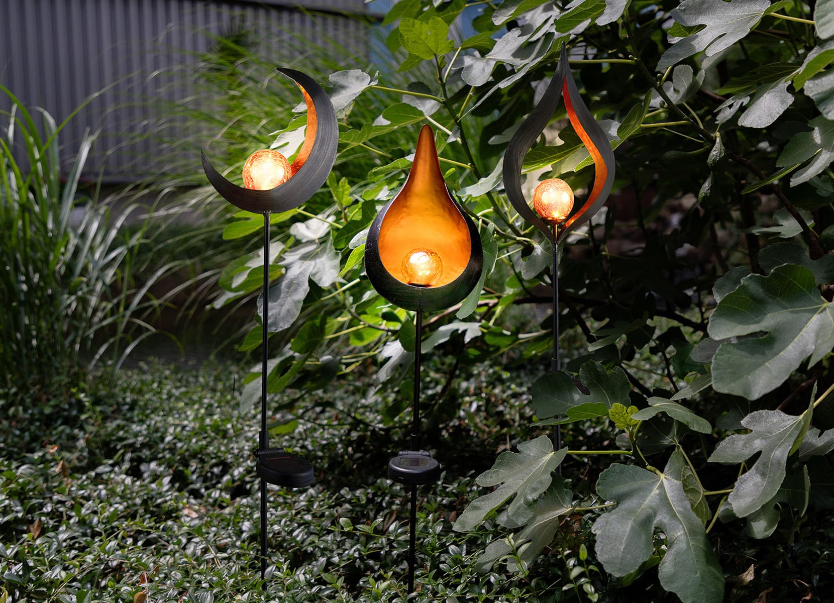 LED-Solar-Gartenstecker 93cm Halbmond