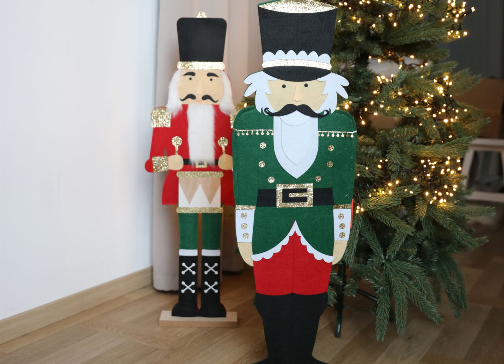 Deko-Figur Nussknacker aus Filz 90cm Grün