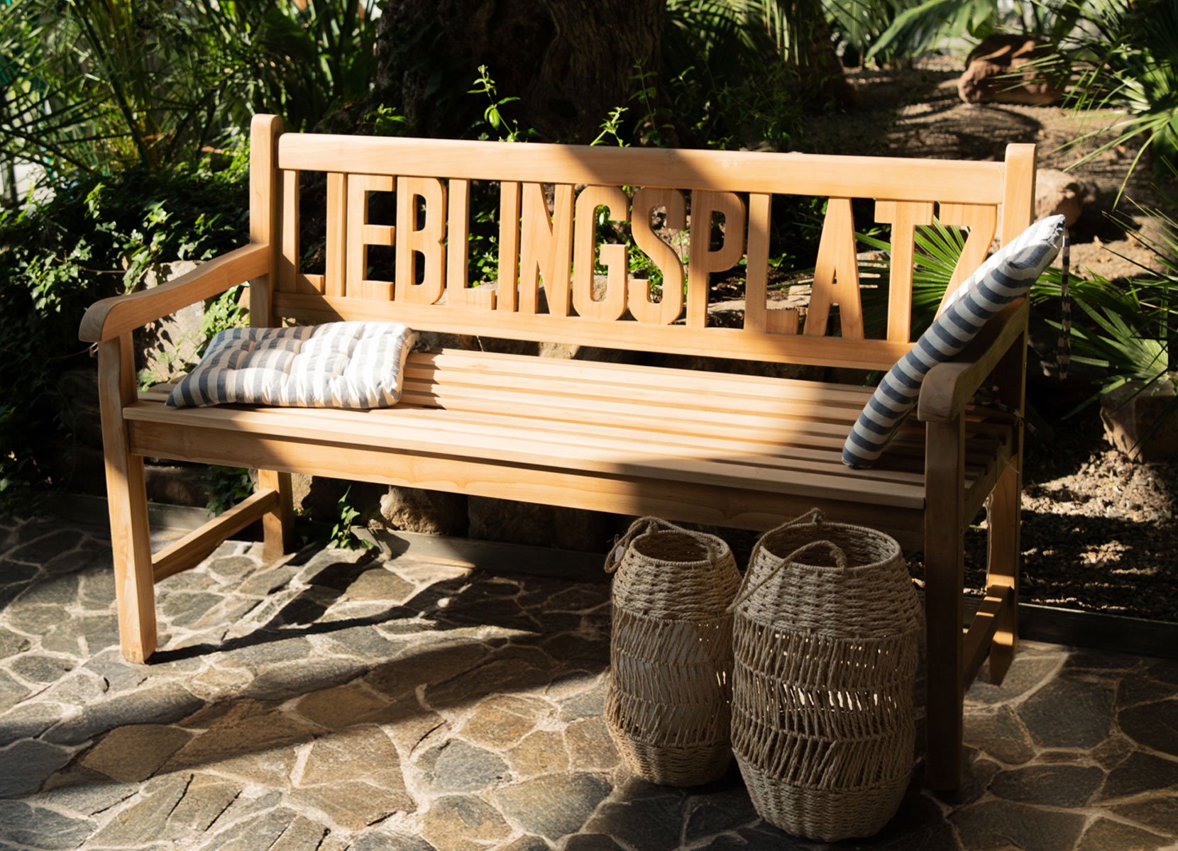Gartenbank Lieblingsplatz aus Teakholz 150x89x66cm