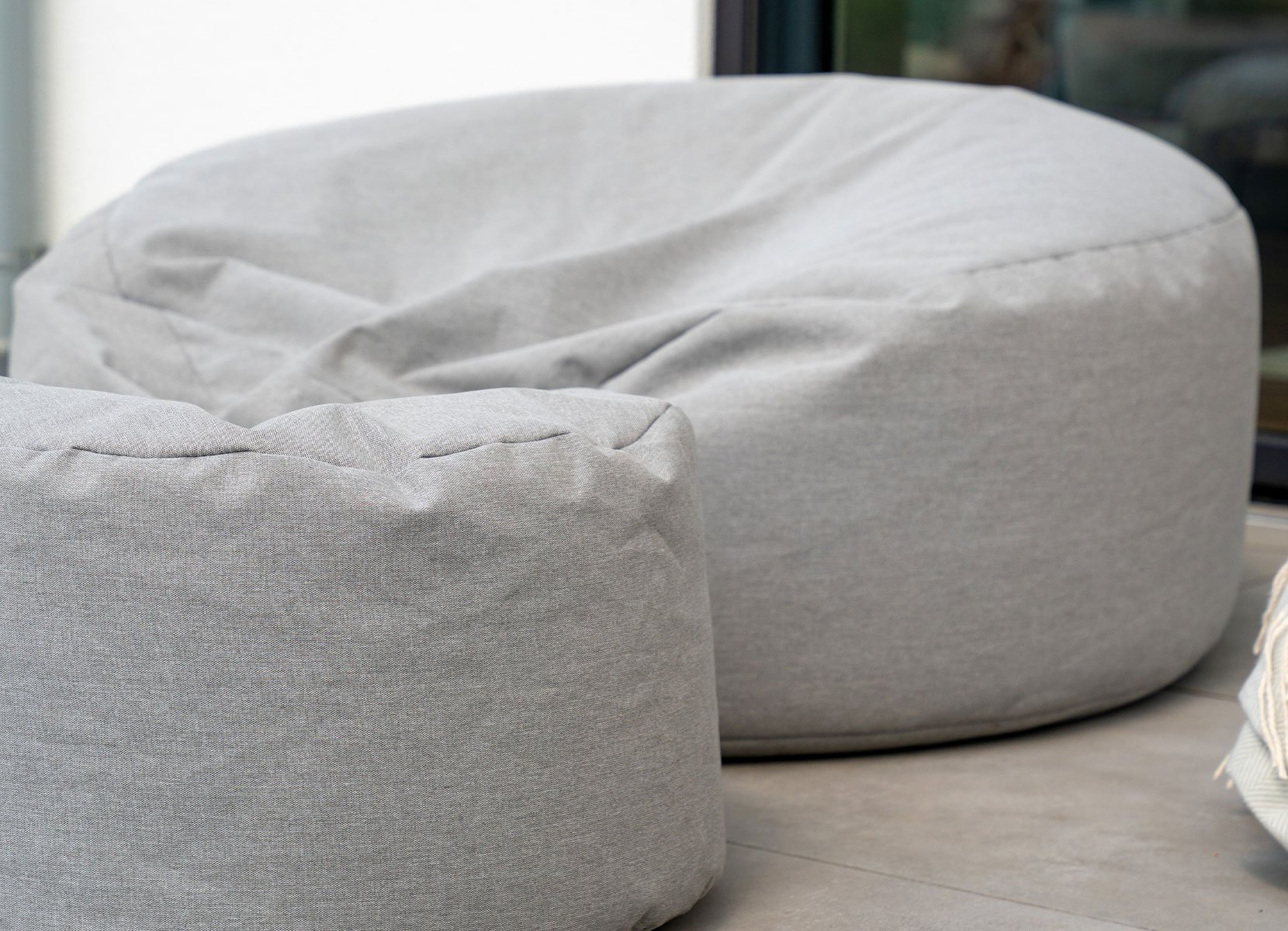 Home Deluxe CLOUD - XXL Outdoor Sitzsack mit Hocker Hellgrau Home Deluxe CLOUD - XXL Outdoor Sitzsack mit Hocker Hellgrau