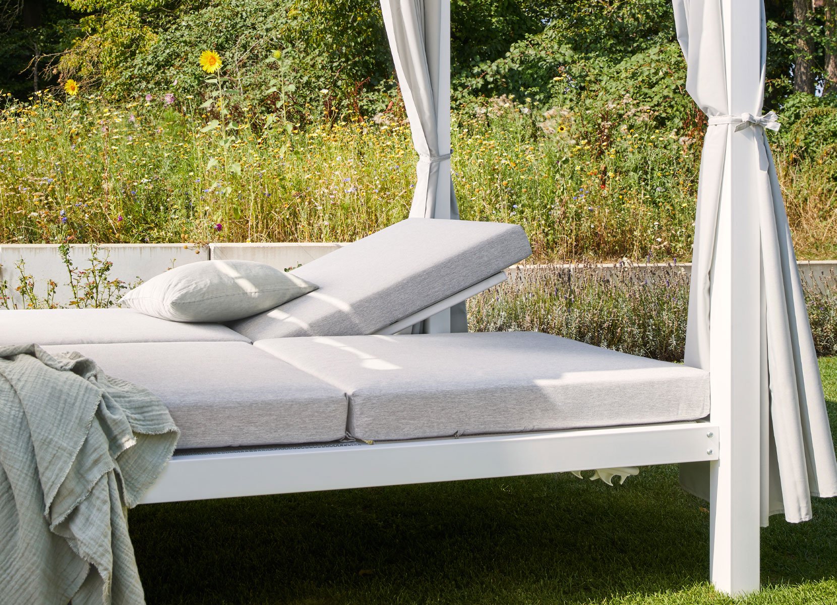Home Deluxe Sonnenliege LYON mit Abdeckung 208x188x215cm Home Deluxe Sonnenliege LYON mit Abdeckung 208x188x215cm