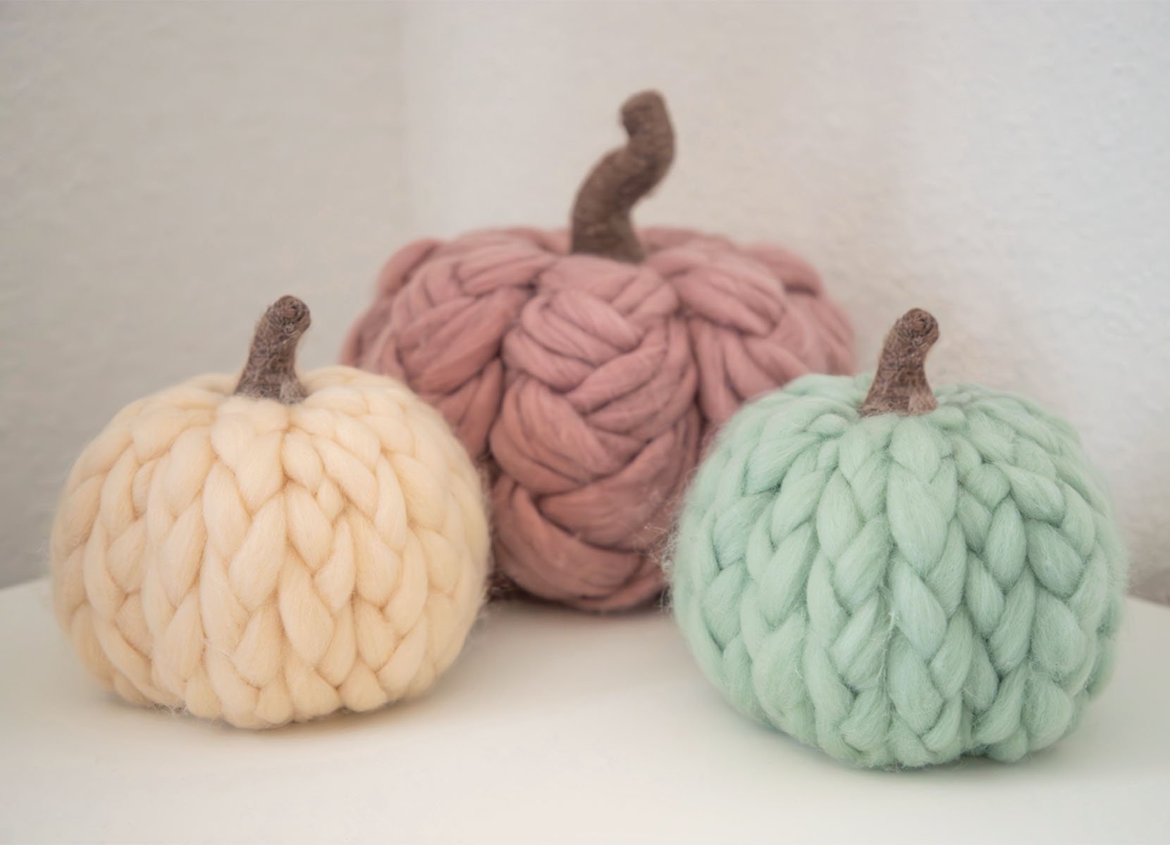 Deko-Kürbis aus Wolle 24cm Altrosa