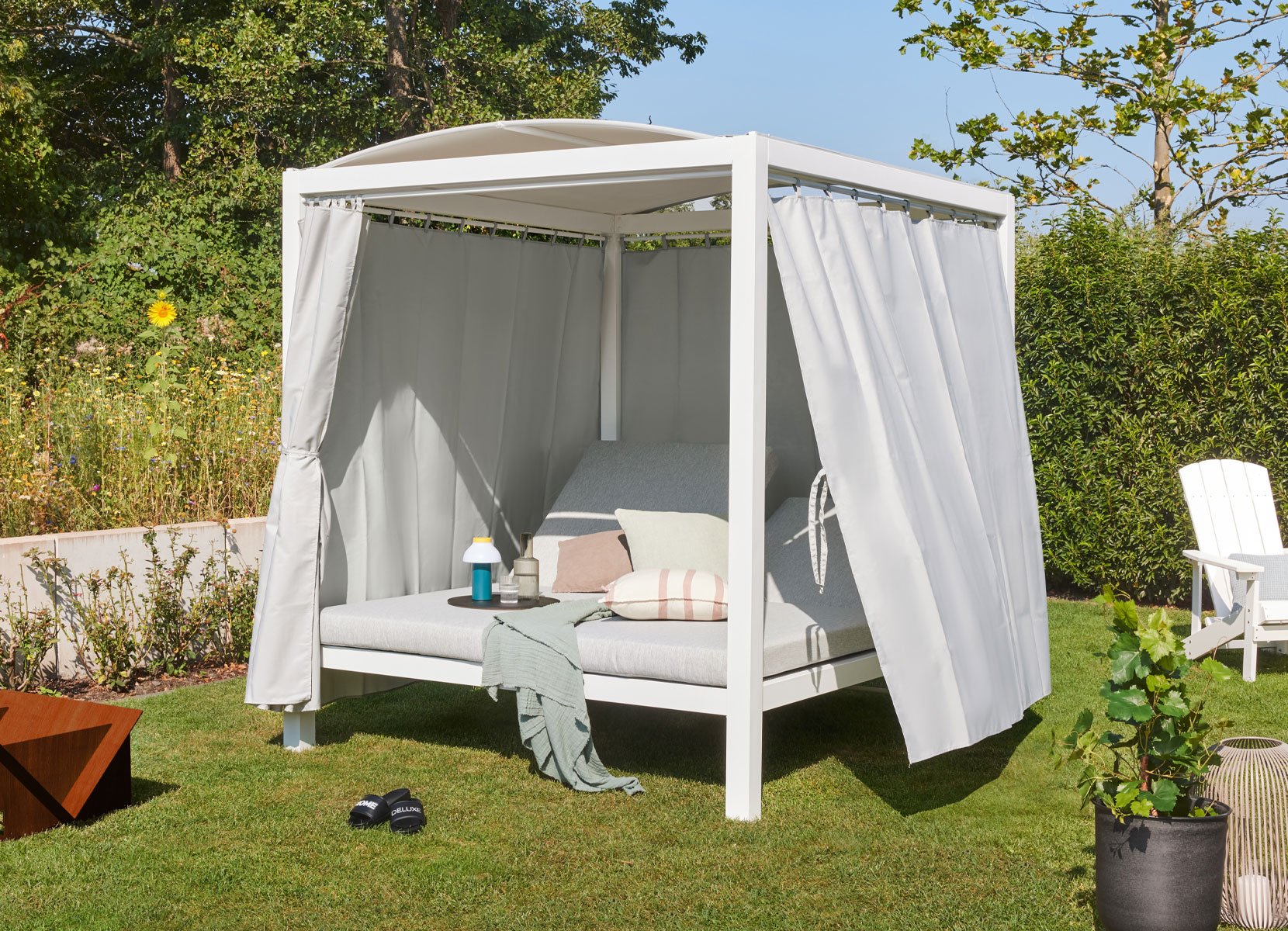 Home Deluxe Sonnenliege LYON mit Abdeckung 208x188x215cm Home Deluxe Sonnenliege LYON mit Abdeckung 208x188x215cm