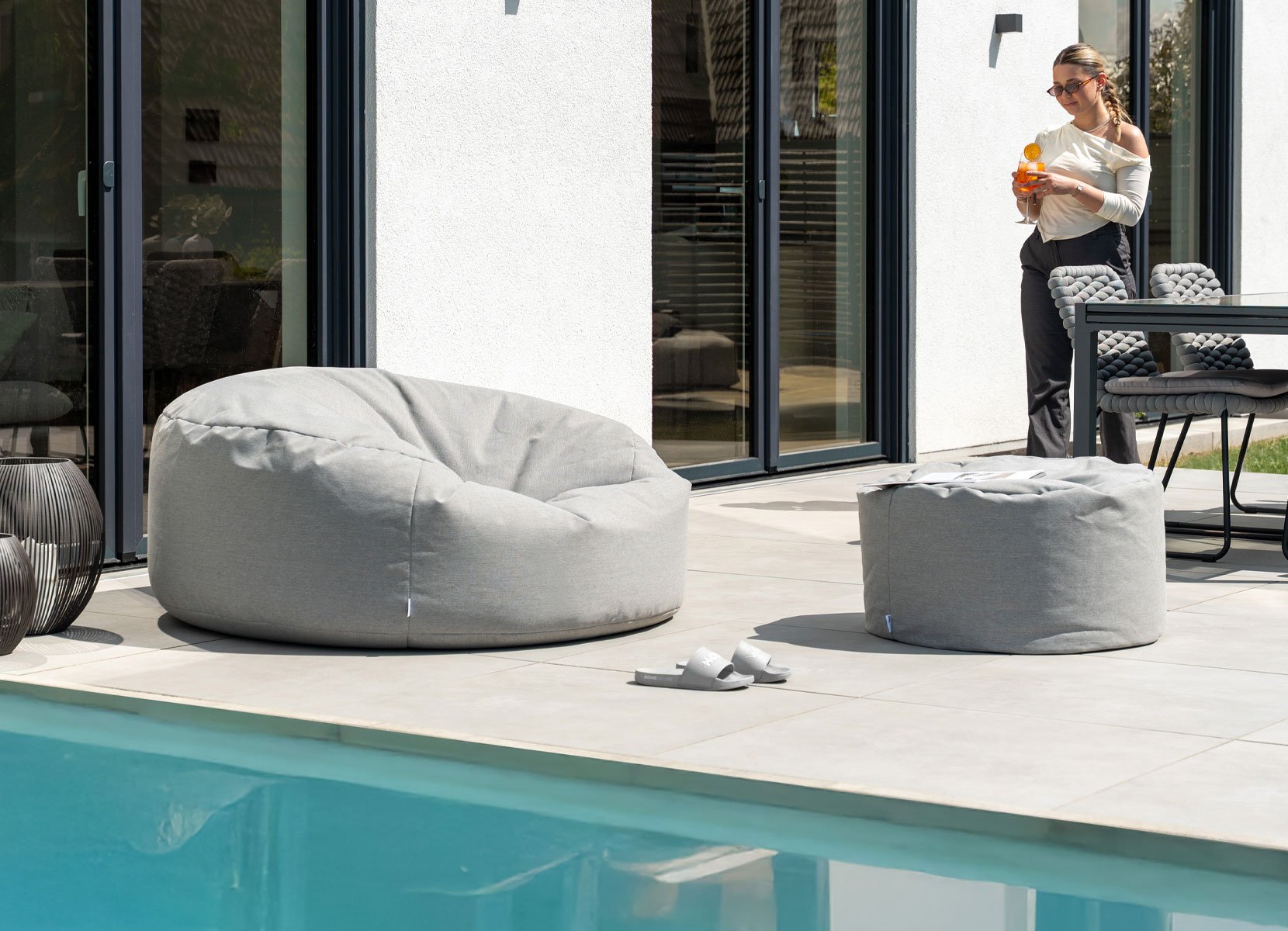 Home Deluxe CLOUD - XXL Outdoor Sitzsack mit Hocker Hellgrau Home Deluxe CLOUD - XXL Outdoor Sitzsack mit Hocker Hellgrau