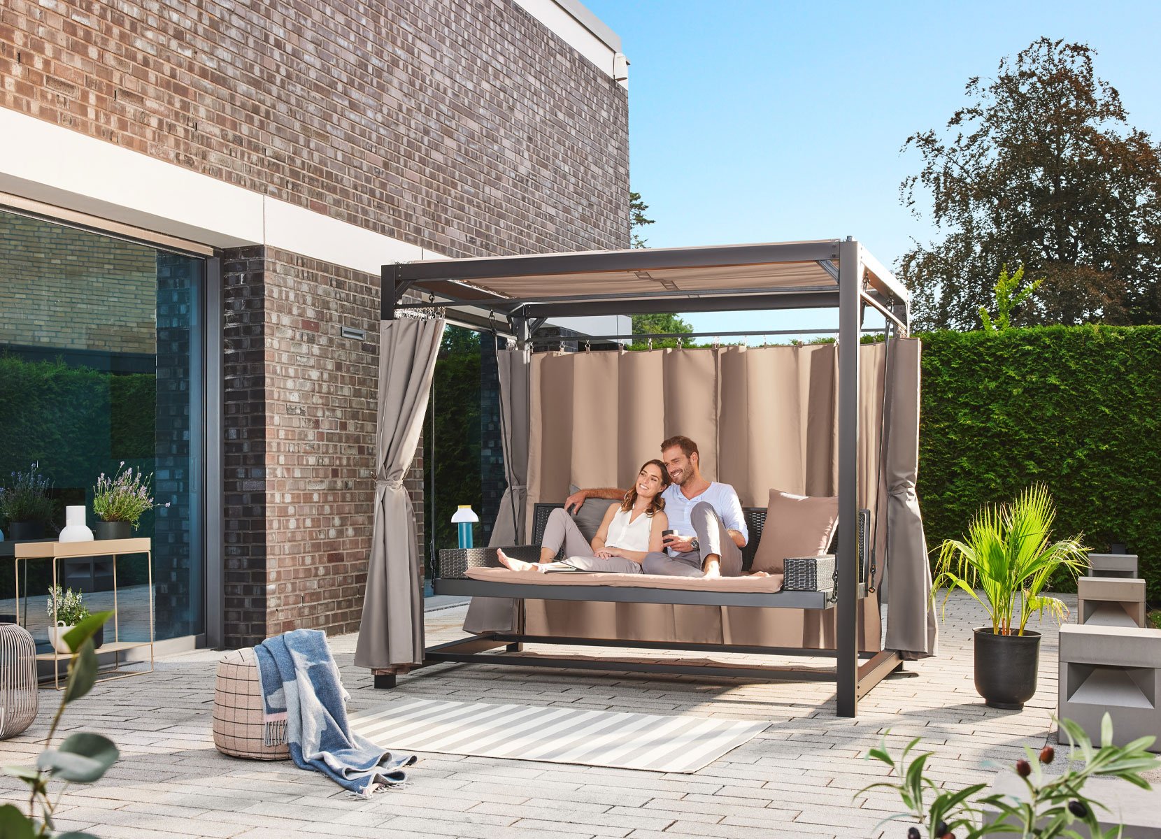 Home Deluxe PROVENCE Pavillon-Gartenliege mit Abdeckung 236x180x210cm Home Deluxe PROVENCE Pavillon-Gartenliege mit Abdeckung 236x180x210cm