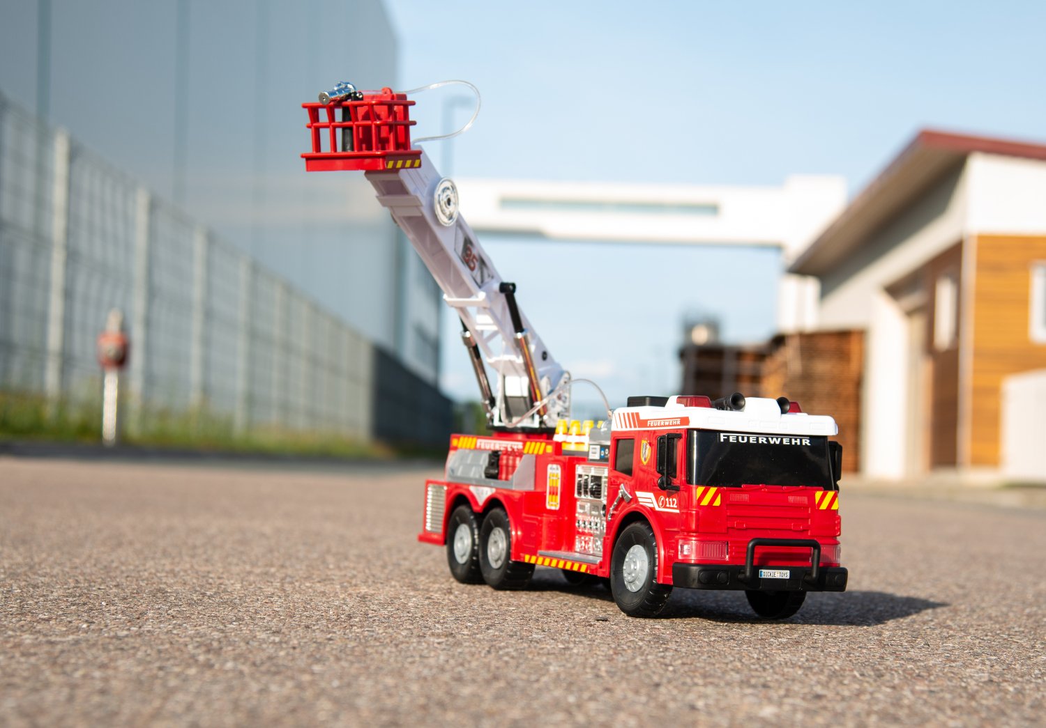Dickie Toys RC Aerial Ladder Truck mit Wasserspritzfunktion