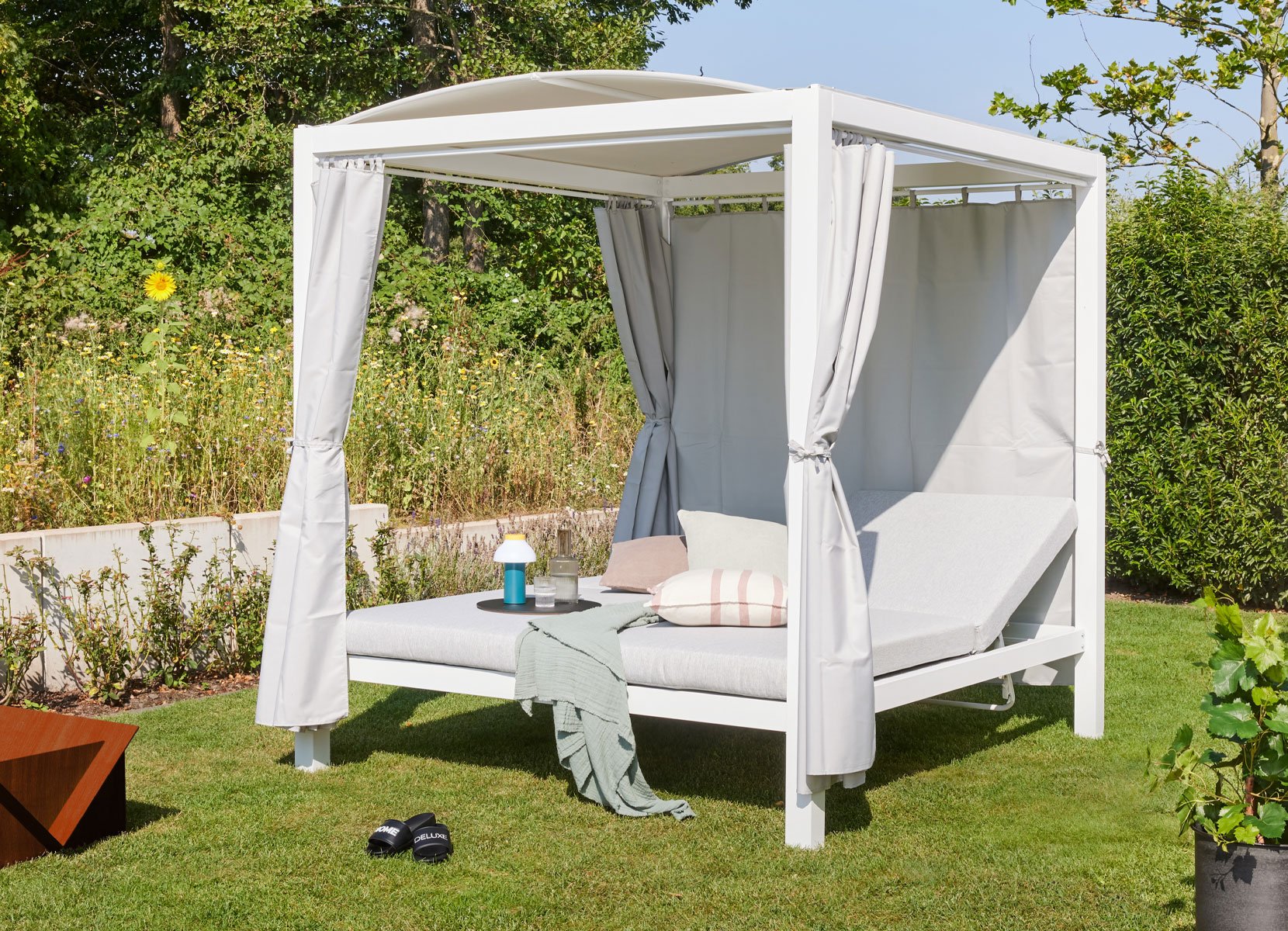Home Deluxe Sonnenliege LYON mit Abdeckung 208x188x215cm Home Deluxe Sonnenliege LYON mit Abdeckung 208x188x215cm