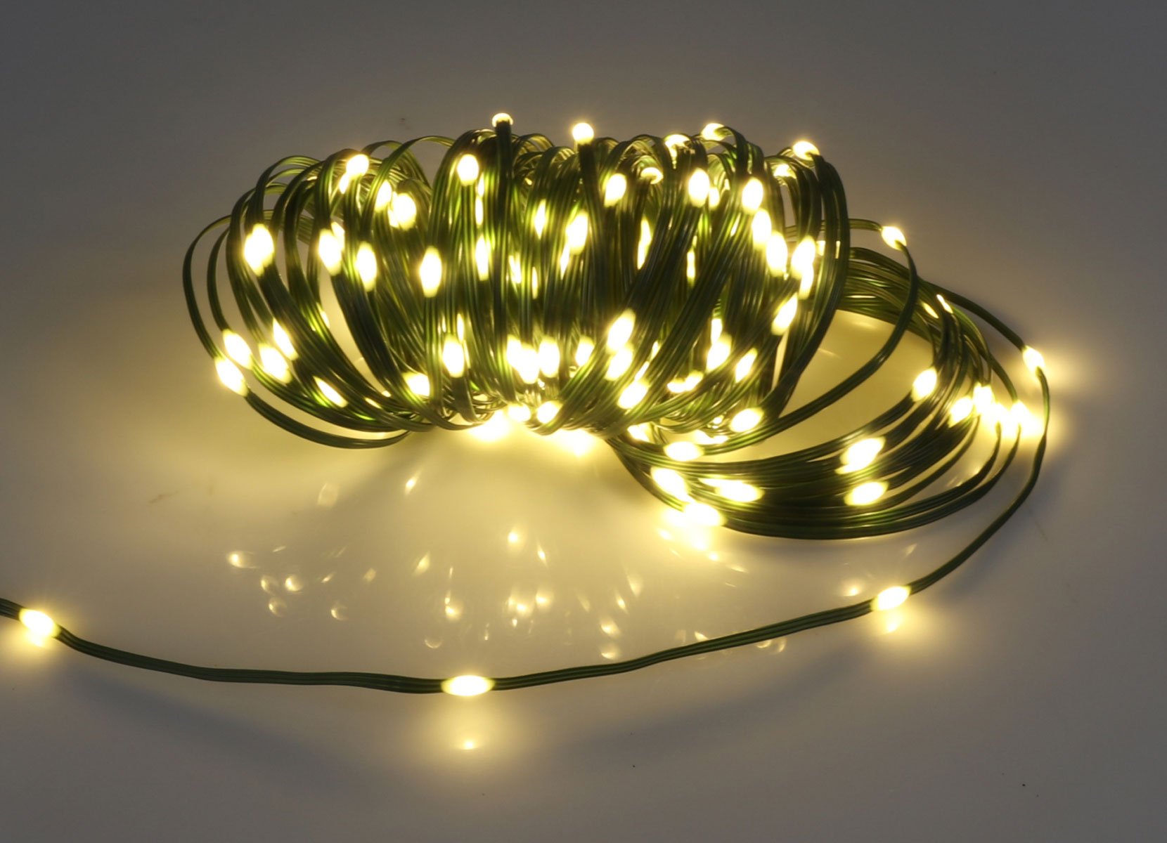 Micro-LED-Lichterkette mit grünem Kabel 22,9m 180 LEDs Warmweiß
