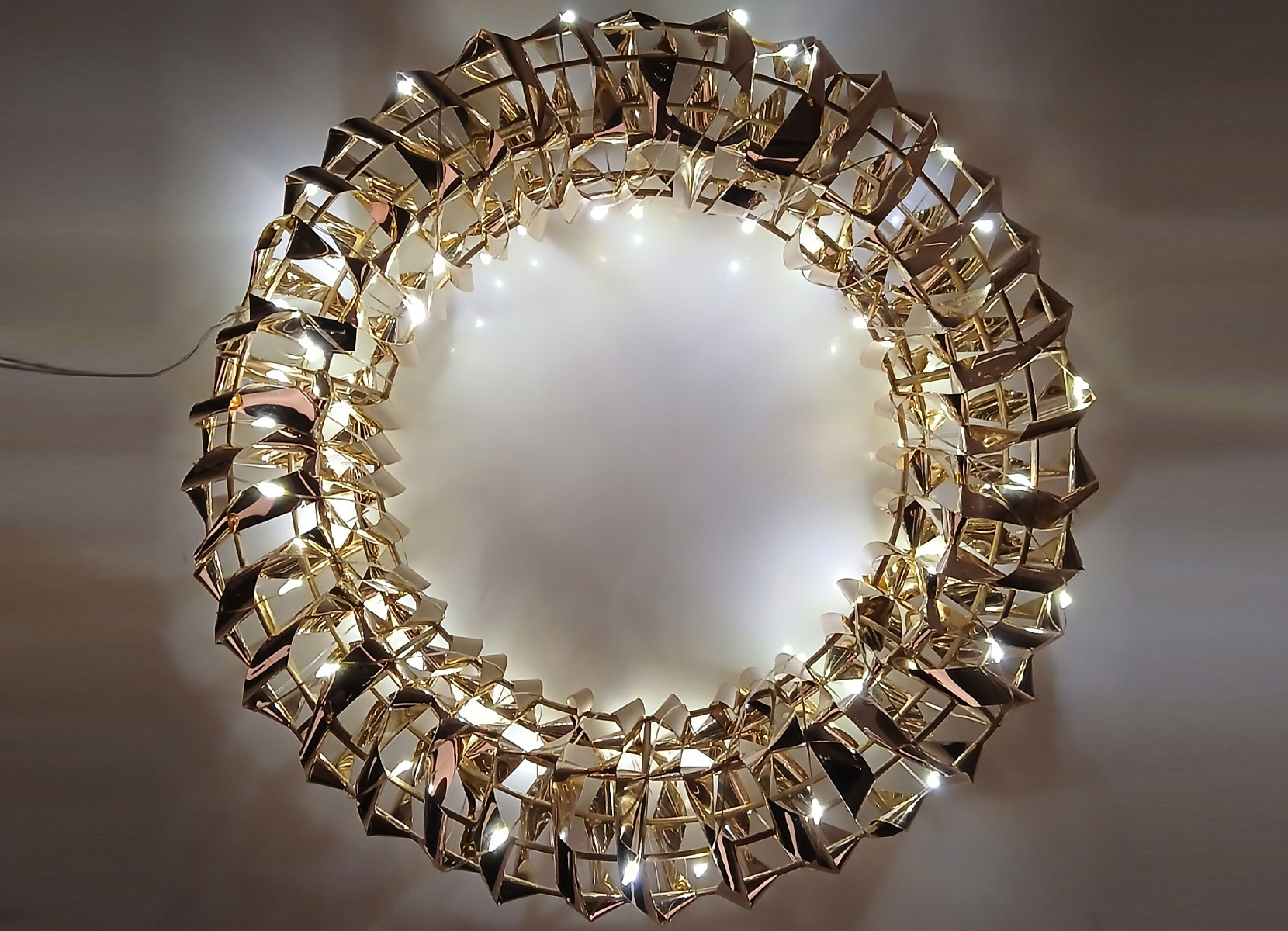 Goldener Kranz mit 50 LEDs und Timer 30cm Warmweiß