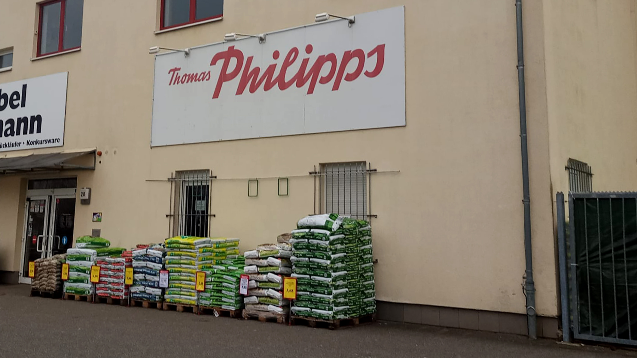 Thomas Philipps Wüstenbrand Außenansicht Thomas Philipps Wüstenbrand