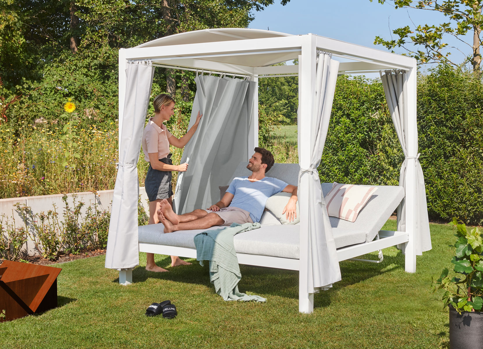 Home Deluxe Sonnenliege LYON mit Abdeckung 208x188x215cm