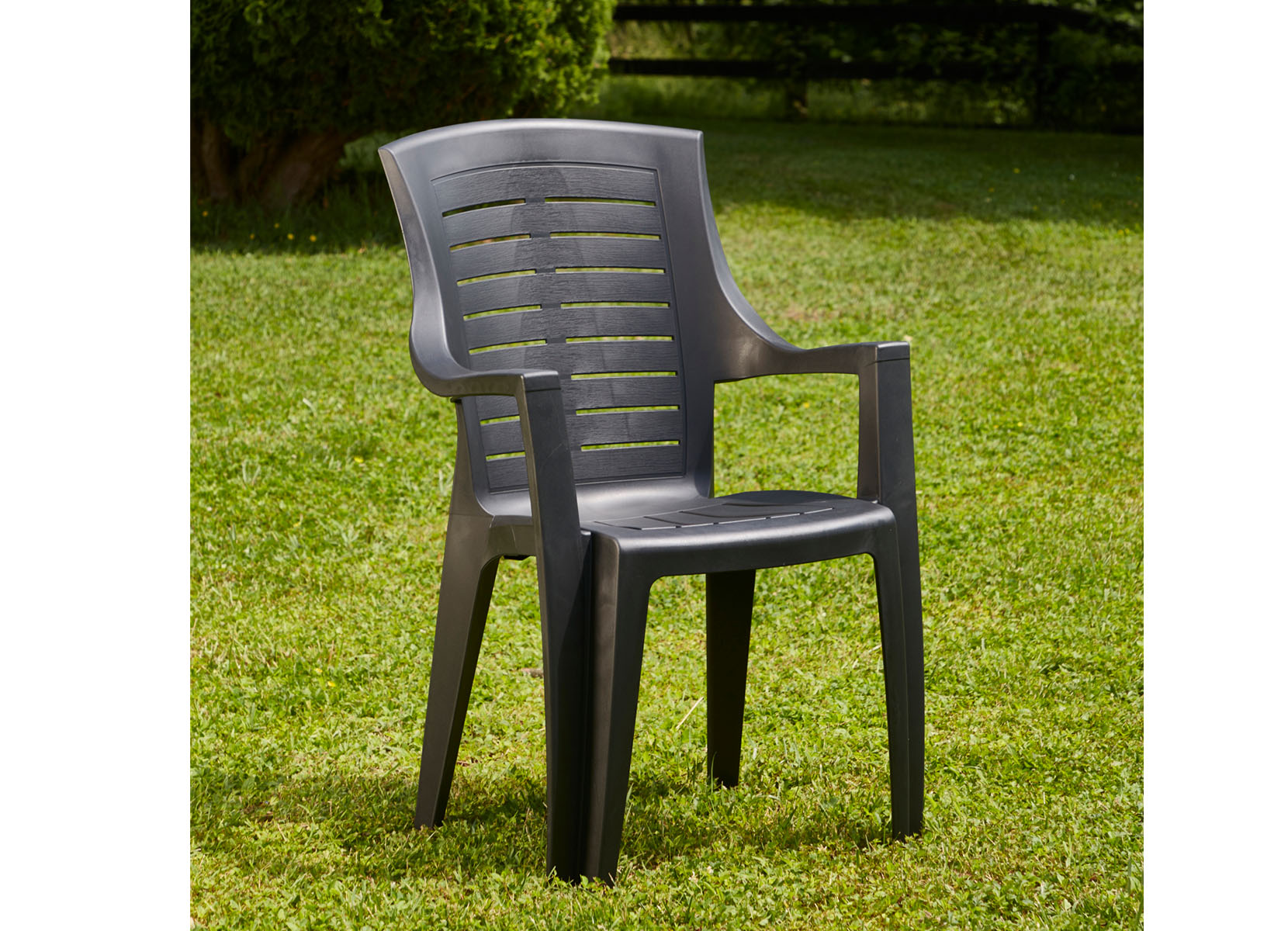 Stapelstuhl Talia in Holzoptik mit hoher Lehne 55x60x91cm