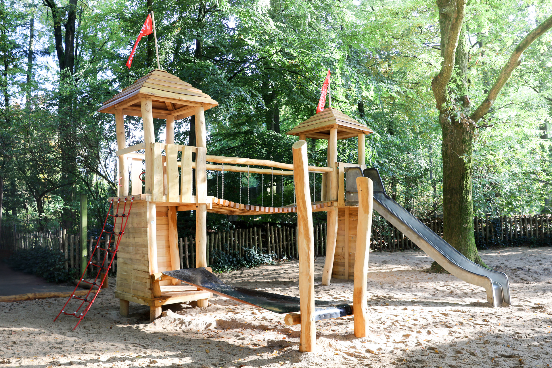 Kletterturm-mit-Rutsche