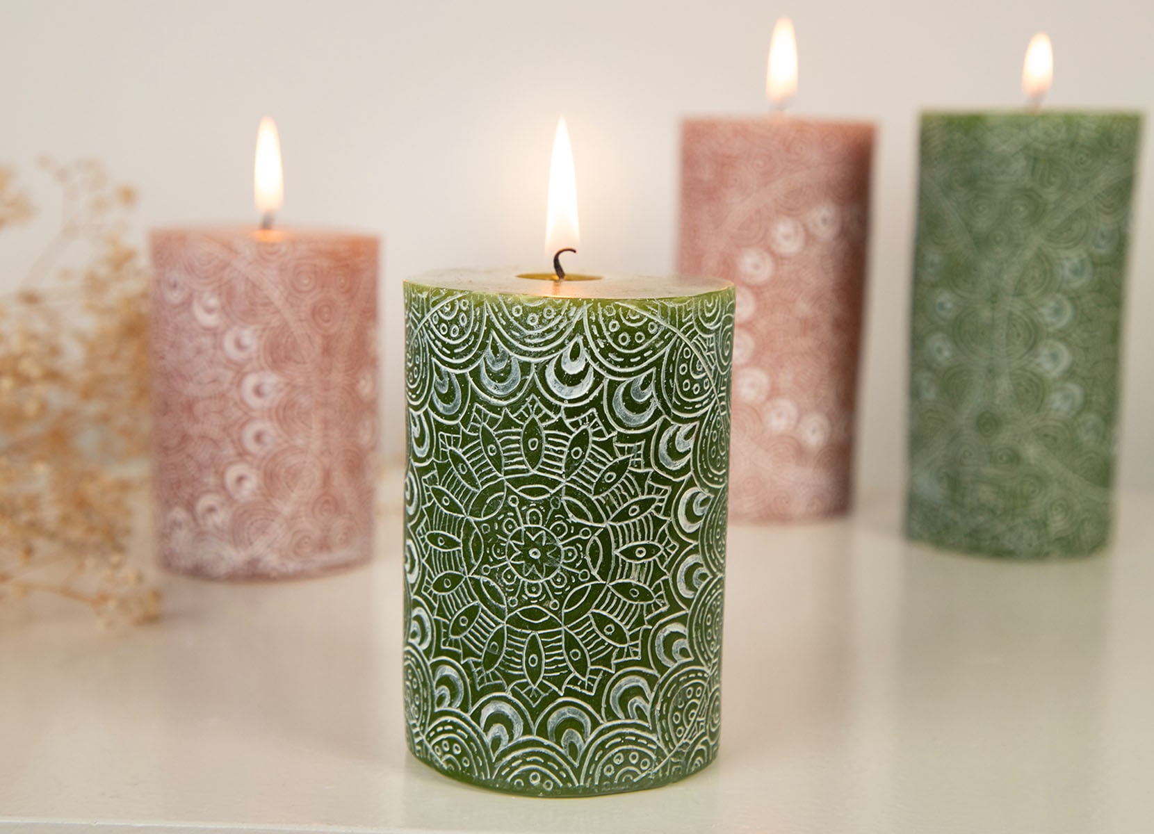 Stumpenkerze mit Mandala-Prägung 7x14cm Stumpenkerze mit Mandala-Prägung 7x14cm